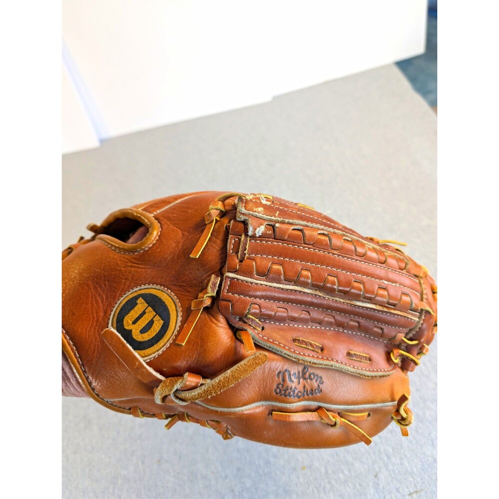 Wilson A2000 12" Right Hand Throw Brown Leather Glove Winged Web Vintage